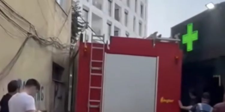 VIDEO/ Asnjë shteg për zjarrfikëset në Tiranë. Vetëm leje ndërtimi për pallate bosh