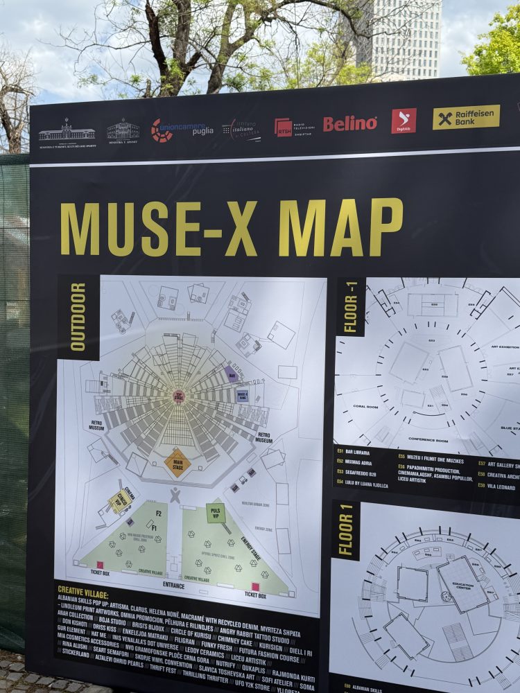 Protesta e opozitës dhe koncerti “Muse-X” paralelisht, vetëm disa metra larg njëra-tjetrës