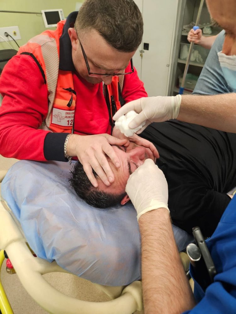 Deputeti i PD-së Klevis Balliu dhunohet nga policia, përfundon në spital