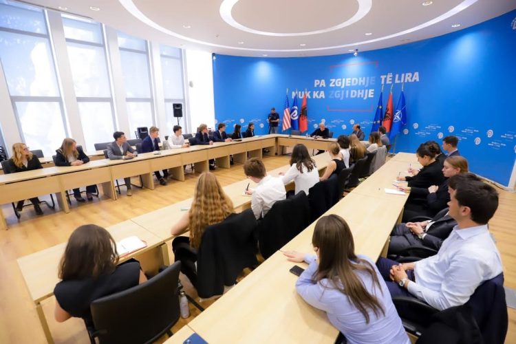 Berisha me studentët e Sciences Po: Shqipëria e ka vendin në BE! Korrupsioni, pengesë kryesore për integrimin