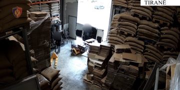 Arrestohen 2 magazinierë për vjedhjen e 40 mijë kg kafe