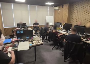 TIRANË/ Goditet skema e mashtrimit me bursa fiktive, zbulohet call center në apartament