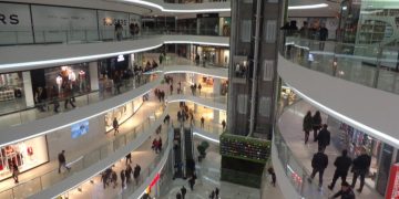 Alarm për bombë te Toptani Center, policia nis evakuimin e qytetarëve