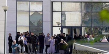 Të shtëna me armë në qendër të Athinës, disa të plagosur në dy sulme ndaj institucioneve publike