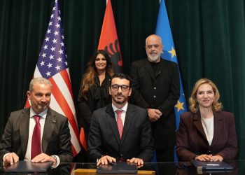 Shqipëria firmos marrëveshje strategjike për energjinë nga gazi i lëngshëm amerikan