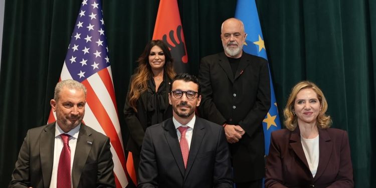 Shqipëria firmos marrëveshje strategjike për energjinë nga gazi i lëngshëm amerikan