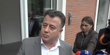 Salianji con letrat e kandidimit në PD, reagon Noka: Për “Gysin” kjo derë nuk do të jetë kurrë e hapur