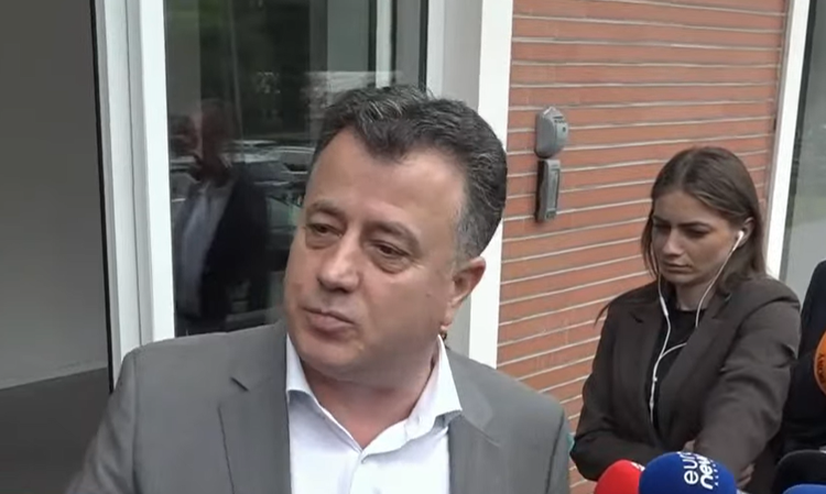 Salianji con letrat e kandidimit në PD, reagon Noka: Për “Gysin” kjo derë nuk do të jetë kurrë e hapur