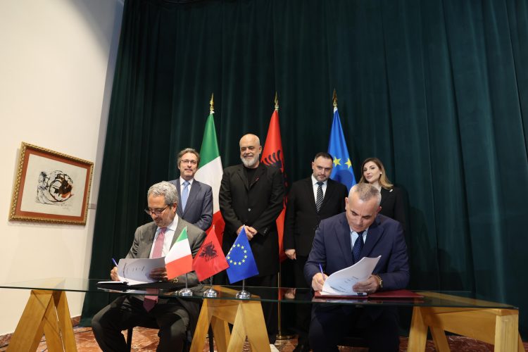 Firmoset marrëveshja në Pashaliman: 2 anije për vete, të tjerat për miqtë