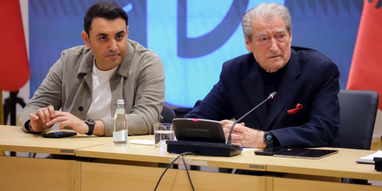 Berisha akuza të forta: Mafia mediatike është hedhur në sulm të shfrenuar kundër PD