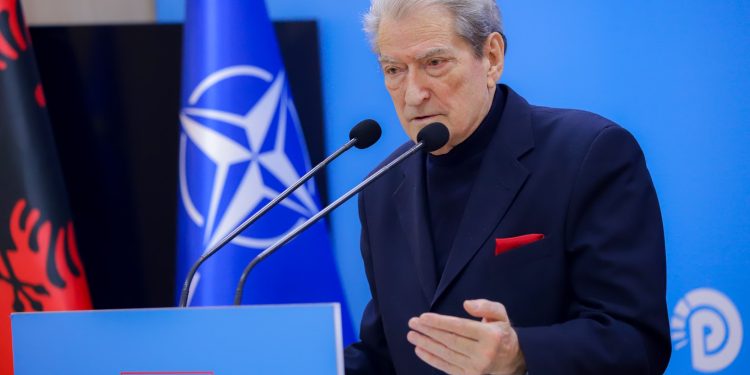 Berisha akuza ndaj Ramës: Mori pjesë në një samit të organizuar nga Aleks Soros me qëndrime anti-amerikane