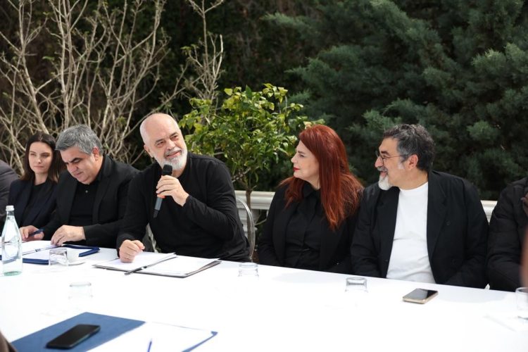 Rama me bizneset turistike në Vlorë: Projekti për Sazanin ka ndryshuar