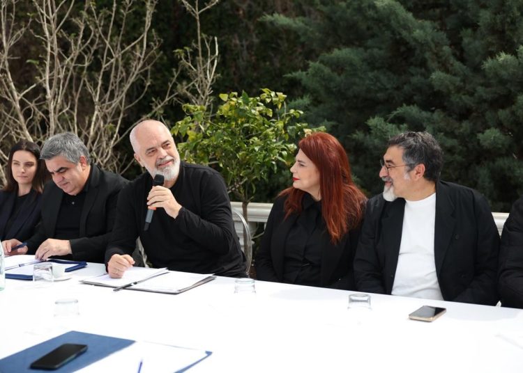 Rama me bizneset turistike në Vlorë: Projekti për Sazanin ka ndryshuar