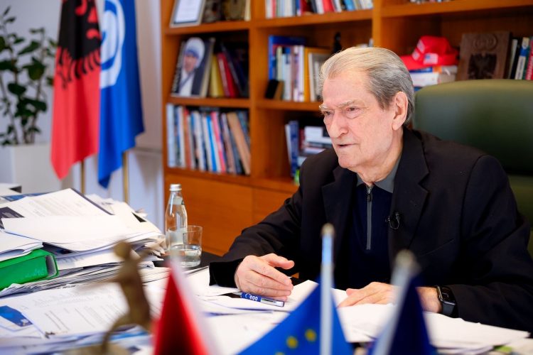 Berisha: Me protestat tona i faktuam botës se shqiptarët nuk kanë kulturë korrupsioni