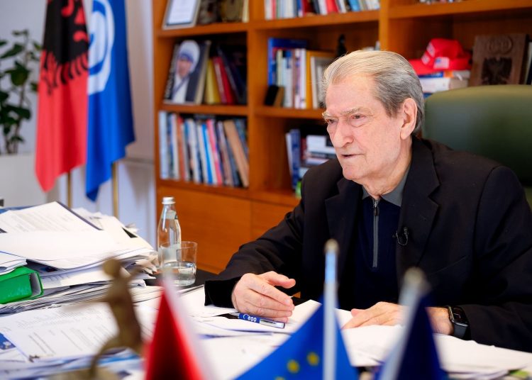 Berisha: Me protestat tona i faktuam botës se shqiptarët nuk kanë kulturë korrupsioni