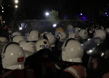 Policia arreston 11 protestues, 15 të tjerë në procedim