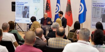 Andi Mustafaj promovon manifestin e tij ‘Luleborë’, Berisha: Është autor i një libri të jashtëzakonshëm