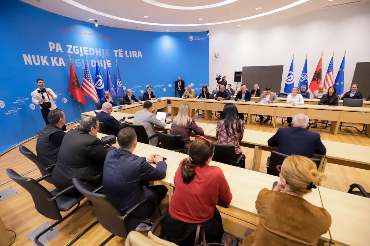 Berisha  Lubia është kryeministrja hije  Ka zëvendësuar Agasin me Bistrin