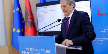 Berisha: Kryenegociatorja e Ramës u kap sot në flagrancë duke mashtruar parlamentin