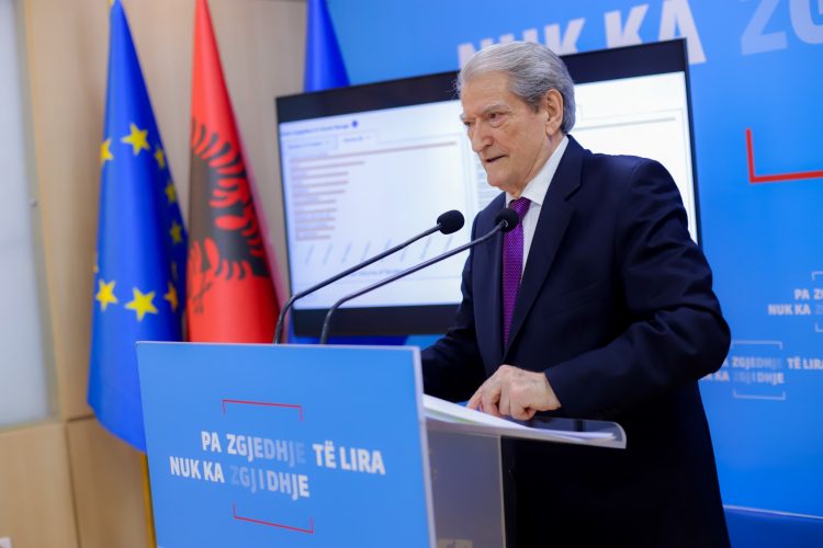 Berisha: Kryenegociatorja e Ramës u kap sot në flagrancë duke mashtruar parlamentin