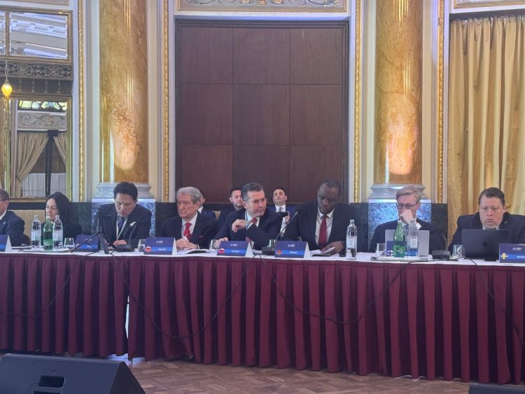 Rezoluta e IDU: Integrimi në BE, korrupsioni dhe krimi po bllokojnë Shqipërinë