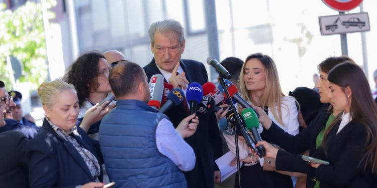 Berisha: Irena Gjoka ka marrë 3 pasaporta me mbiemra të ndryshëm