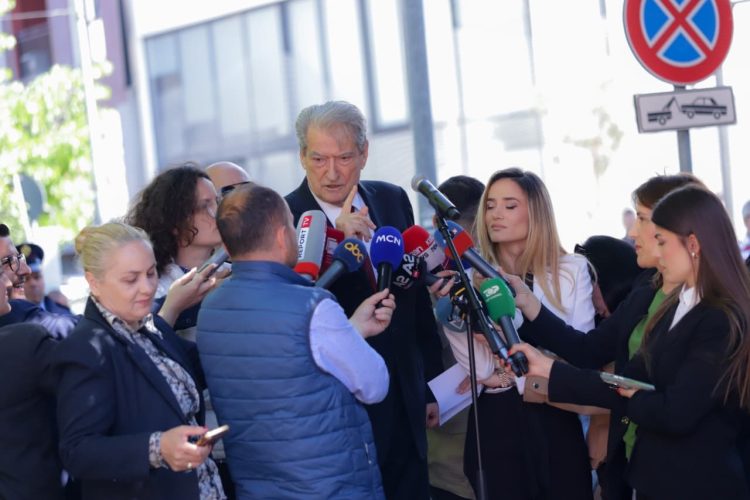 Berisha: Irena Gjoka ka marrë 3 pasaporta me mbiemra të ndryshëm