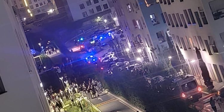 Zjarri përfshin një pallat te ‘Ali Demi’ në Tiranë