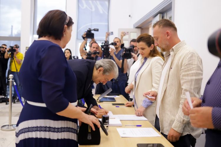 REFERENDUMI NË PD/ Albana Vokshi: Deri në orën 11 kanë votuar 11906 votues