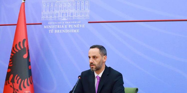 Ministri Lamallari: Tradhti ndaj uniformës nëse tolerohen, shkelësit do të përballen me ligjin