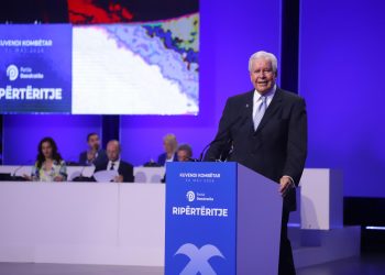 Harper dhe McEwen mesazhe mbështetëse për PD-në në Kuvend: E rrëzuam tiraninë një herë dhe do ta rrëzojmë sërish