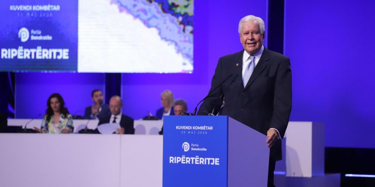 Harper dhe McEwen mesazhe mbështetëse për PD-në në Kuvend: E rrëzuam tiraninë një herë dhe do ta rrëzojmë sërish