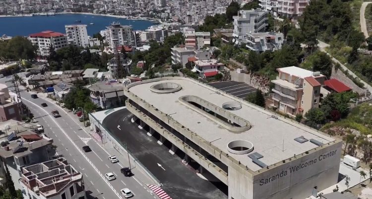 SARANDË/ Ndërtohet parkingu i parë publik në qytet. Në Tiranë a Durrës bashkia do bënte kullë