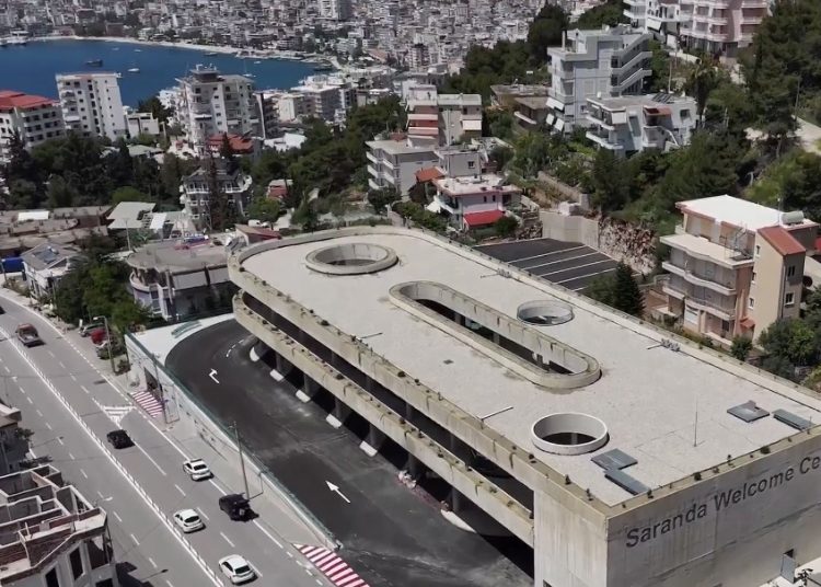 SARANDË/ Ndërtohet parkingu i parë publik në qytet. Në Tiranë a Durrës bashkia do bënte kullë