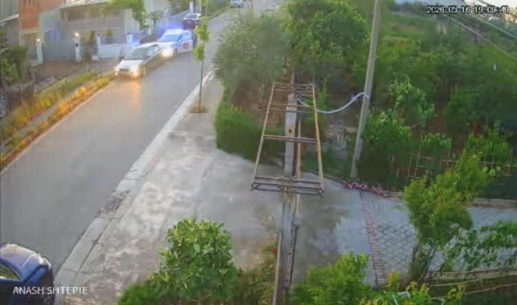 DURRËS/ Në të njëjtën rrugë ku ndodhi tragjedia me 2 fëmijë, kapet shoferi i dehur. Godet makinën e policisë