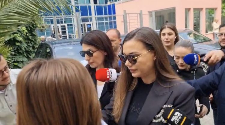 Mirlinda Karçanaj paraqitet në SPAK, nuk flet për mediat