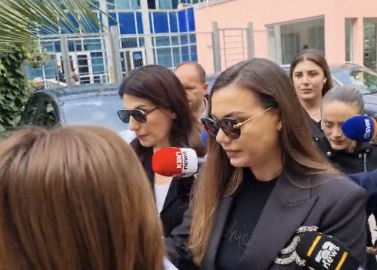 Mirlinda Karçanaj paraqitet në SPAK, nuk flet për mediat