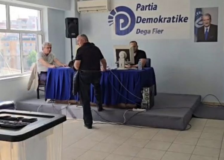 Vokshi: Deri në orën 3 kanë votuar 28,379 demokratë