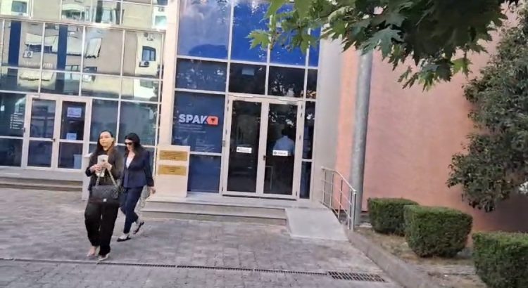 Mirlinda Karçanaj del nga SPAK pas gati katër orësh