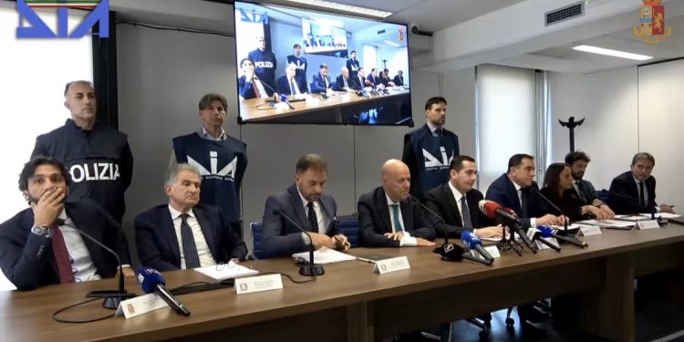 SPAK-Antimafia italiane, aksion kundër pastrimit të parave, 14 masa sigurie në Itali dhe Shqipëri