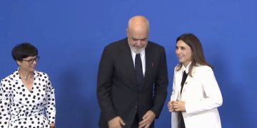 Rama, Kos dhe Raouna, me gazetarët në Bruksel: Do i ngjitemi Korabit apo Kullës Eifel në 2028