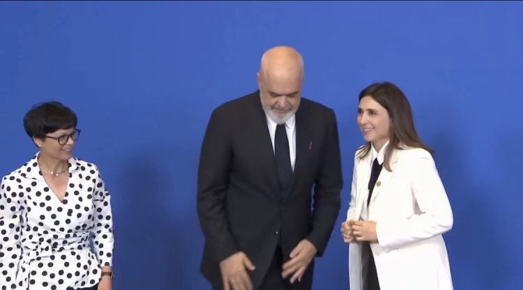 Rama, Kos dhe Raouna, me gazetarët në Bruksel: Do i ngjitemi Korabit apo Kullës Eifel në 2028