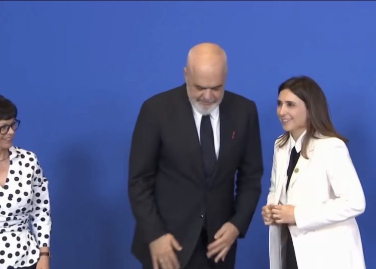 Rama, Kos dhe Raouna, me gazetarët në Bruksel: Do i ngjitemi Korabit apo Kullës Eifel në 2028