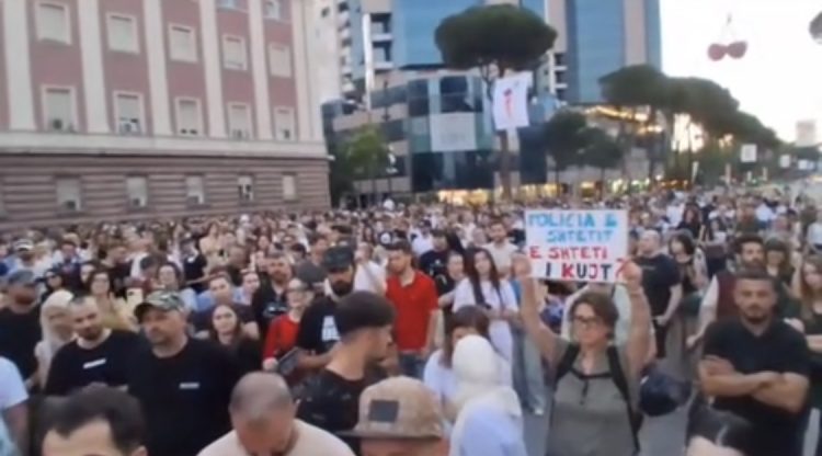 2 orë protestë në Tiranë kundër qeverisë pas dhunës në Zvërnec