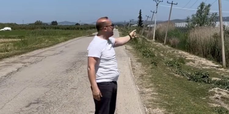 Shtyllat “gjysmë shtize” në Çermë Sektor, Korreshi ironizon Karakaçin dhe Ballukun