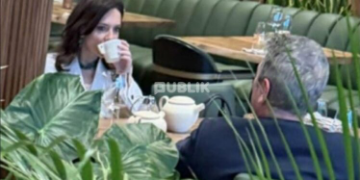 FOTOLAJM/ Spiropali dhe Gjiknuri, takim në kafe ‘ditën e punëtorëve’