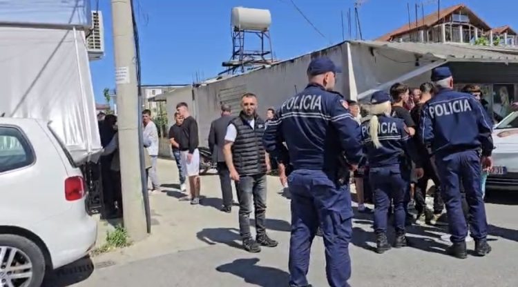 TRAGJIKE NË DURRËS, MAKINA LË PA JETË DY FËMIJË, I TRETI RËNDË