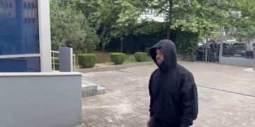 Noizy paraqitet në GJKKO, dëshmi për dhunën nga Laert Haxhiu