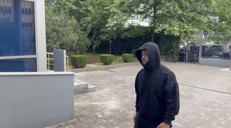 Noizy paraqitet në GJKKO, dëshmi për dhunën nga Laert Haxhiu