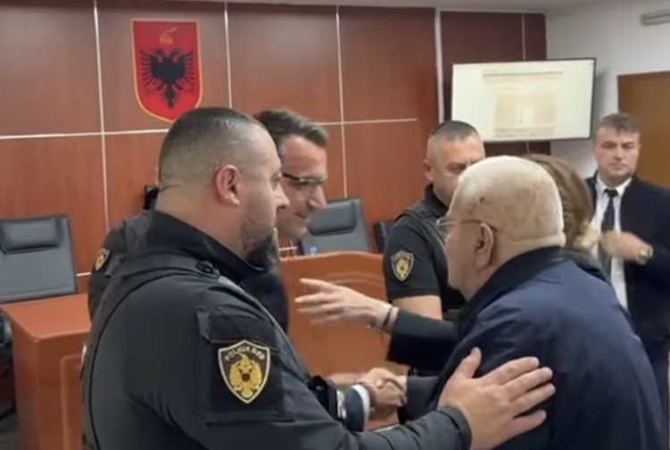 Veliaj paraqitet në Apelin Administrativ, gjyq kundër prokurorit të tij